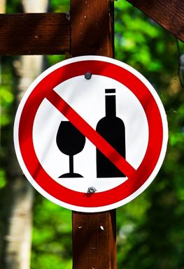Sign prohibiting alcohol